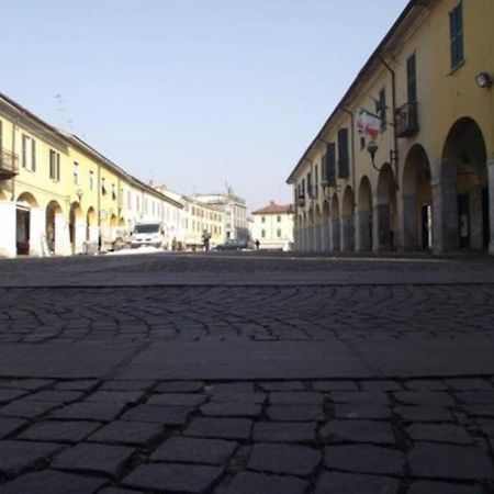 Rocks Appartamenti I Portici Nel Centro Storico! Melzo Exteriör bild